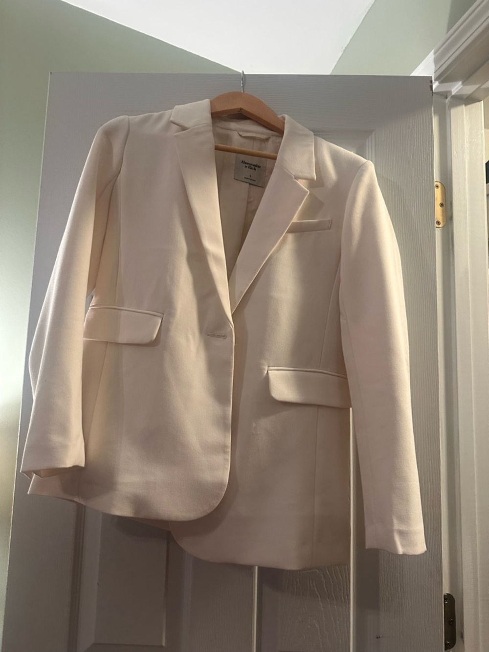 Abercrombie & Fitch Cream Tailored Single-Button Blazer